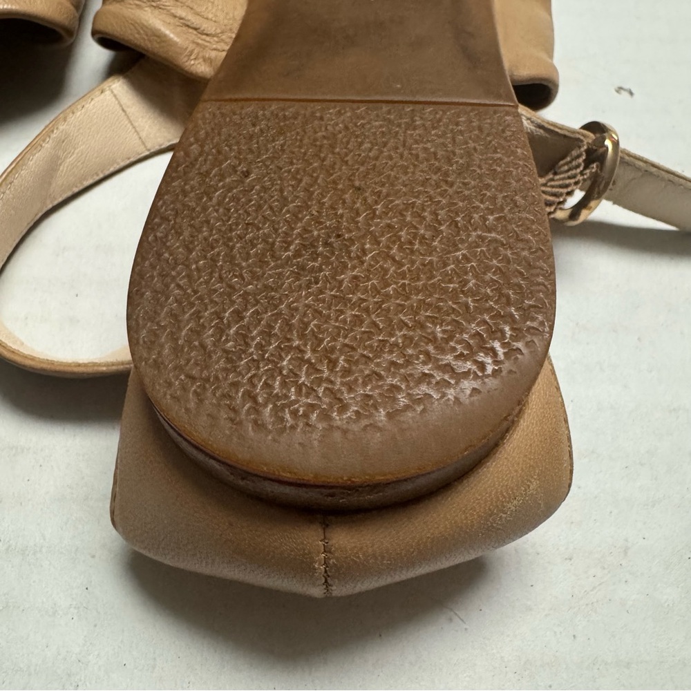 Coach Tracy Bow Leather Sandals In Camel (Tan) Size: 8B - Picture 9 of 10